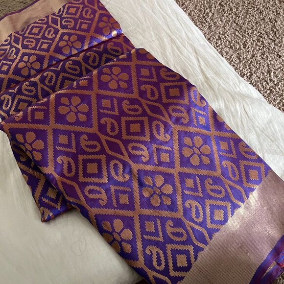 Purple Banarasi silk  Saree with allover  Gold Zari Work + Blouse fabric - Picture 13 of 15